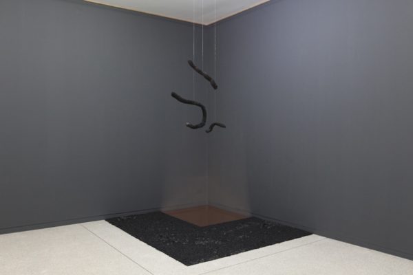 DAS SERENDIPITÄTSPRINZIP: ULRIKE MOHR: ›WITH YOUR HANDS BLACK‹